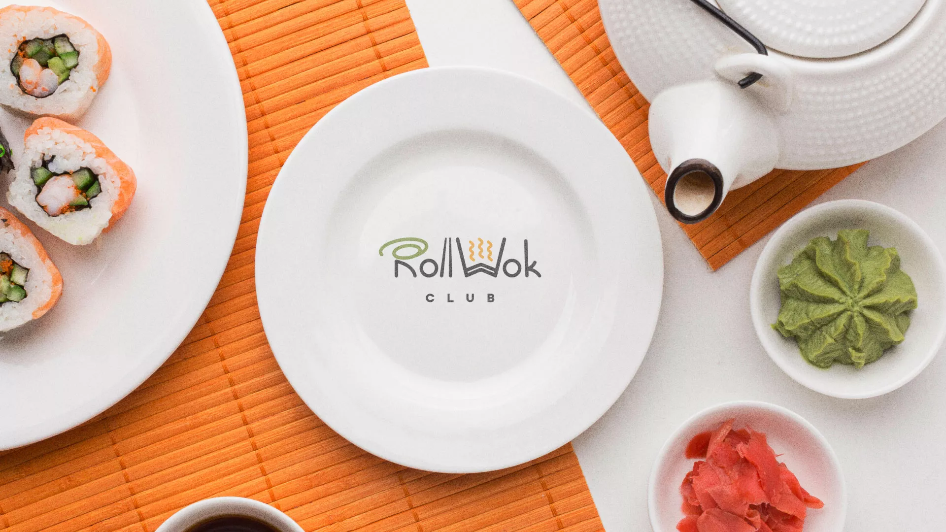 Разработка логотипа и фирменного стиля суши-бара «Roll Wok Club» в Семикаракорске